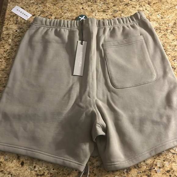 Fear of God essentials shorts (SS21) Moss/Goat unisex, medium stock at verified - Picture 2 of 4